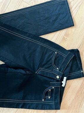 High-Rise Black Straight-Leg Jeans with Contrast Stitching